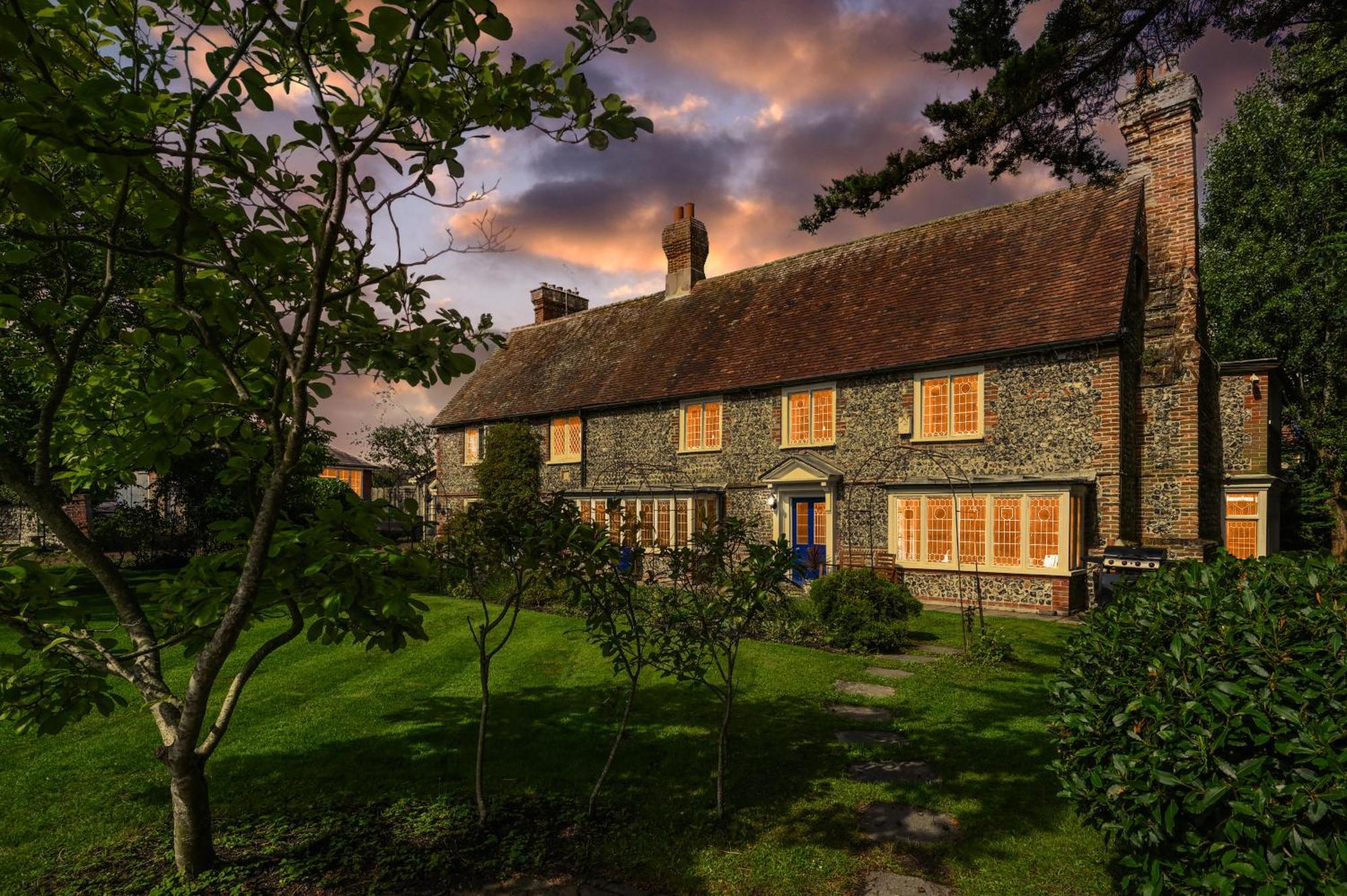Villa Walnut Tree House à Rustington Extérieur photo